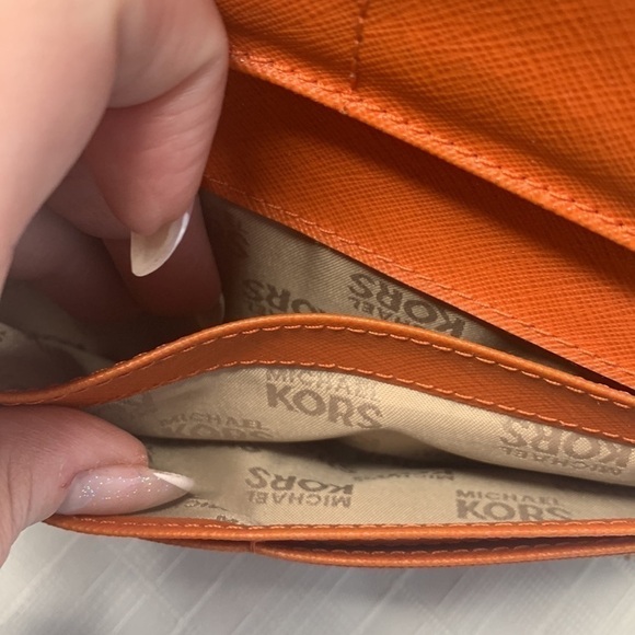 Michael Kors Orange 🍊 Hamilton Traveler Large Zip Leather Wallet - Picture 10 of 12